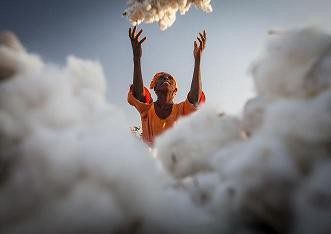 Exposición fotográfica Tira del Hilo… del algodón más justo